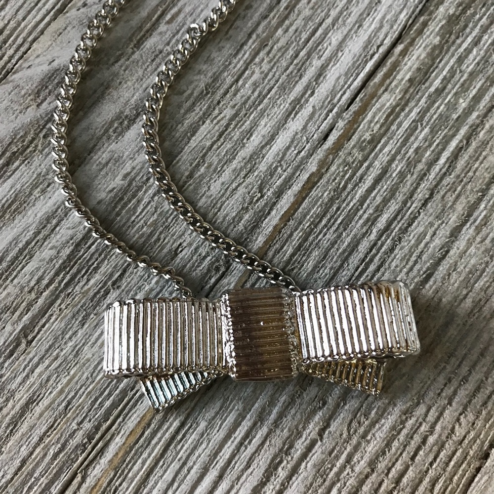 Cookie Lee NWT Bow Necklace Silver - Picture 2 of 5